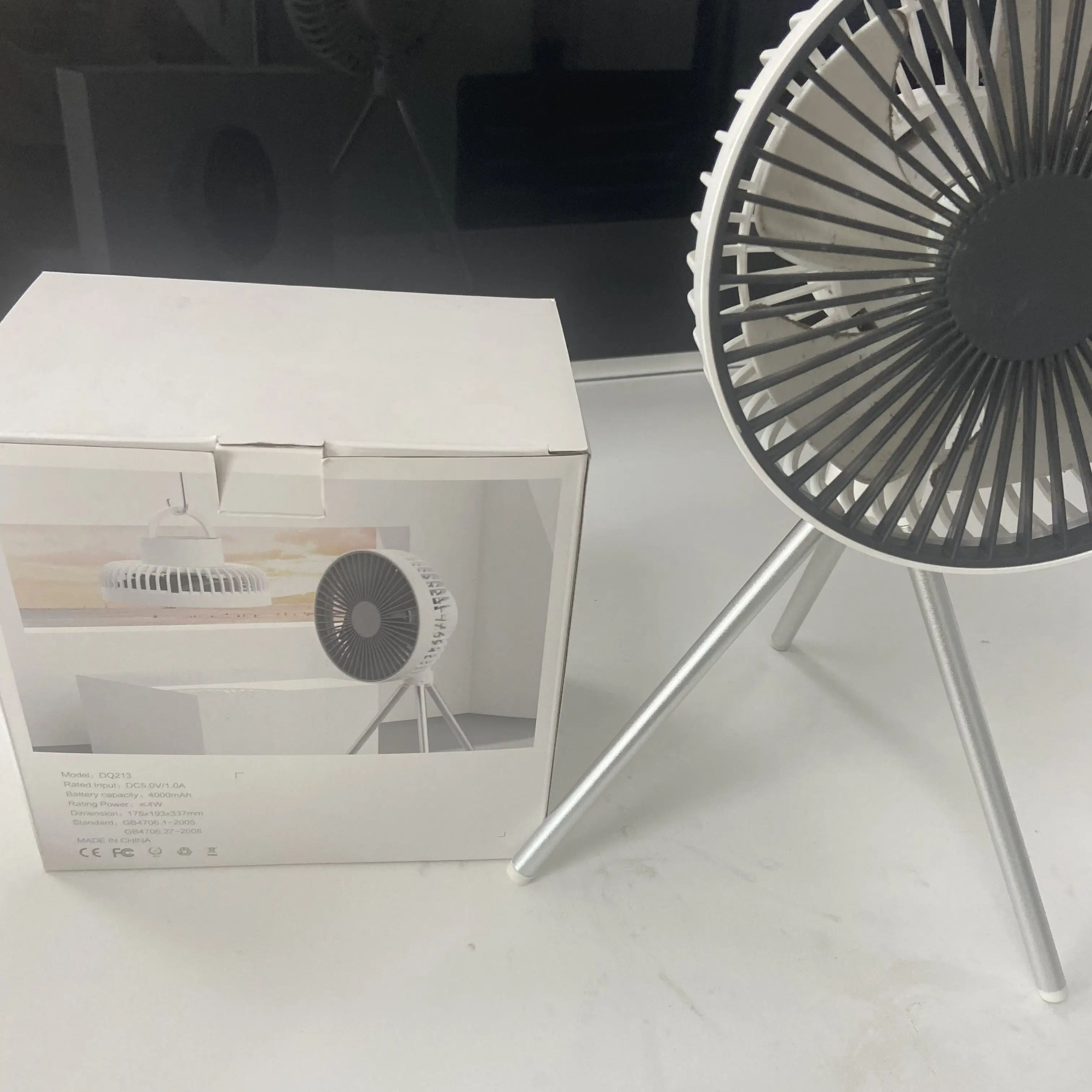 Grote Promotie Power Fan Oplaadbare Zonne-Ventilator Met Zonnepanelen Hologram 3d Fan 12V Ventilator Motor