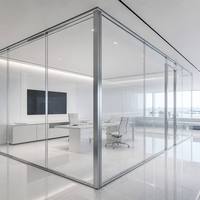 Cloison murale en verre sans cadre, style minimaliste moderne, système panoramique en verre trempé, séparateur de pièce fin