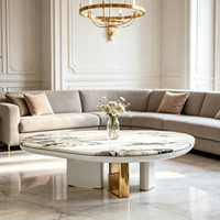 Table basse moderne minimaliste avec plateau en marbre et accents métalliques, table à manger géométrique en marbre haut de gamme pour salon de villa