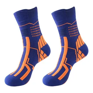 Custom Half Terry Men's Knitted Sports Socks Crew Style For Spring Season With Jacquard Pattern OEM Service Available