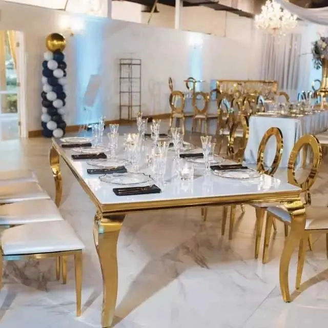 Moderner eleganter Stil Gold Hochzeit Esstisch und Stühle mit Edelstahl Material für Hotel zu Hause Esszimmer