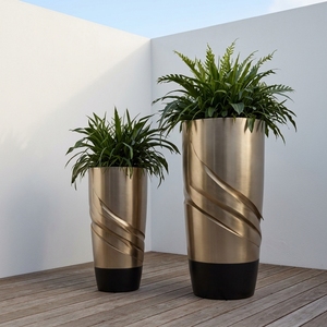 Ensemble de jardinières en fibre de verre, pots à fleurs hauts torsadés dorés antique métallisé, jardinières décoratives de luxe personnalisables pour la décoration de hall d'hôtel - Product Image 1