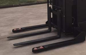 <span class=keywords><strong>1</strong></span>.5トン <span class=keywords><strong>2</strong></span>トン 4.5m 5m 5.5m 6m 7m 6.5m ワイドレッグ ストラドル式電動スタッカー（CE認証付き） - Product Image 5