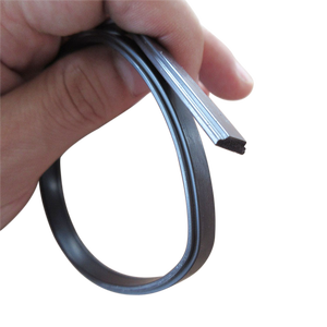 Bandes d'étanchéité magnétiques en caoutchouc pour fenêtres et portes - Product Image 1