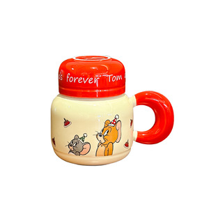 Taza de Cerámica de Tom y Jerry con Tapa y Asa, Diseño de Dibujos Animados Rojo, Regalo para Niños y Niñas, Primavera 2025 - Product Image 1