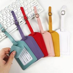 ป้ายติดกระเป๋าเดินทางหนัง PU นิ่มแบบขายส่ง พร้อมที่ใส่บัตรผ่านขึ้นเครื่องและบัตรประจำตัวโลหะ  สามารถปรับแต่งโลโก้และลวดลายตัวอักษรได้ - Product Image 1