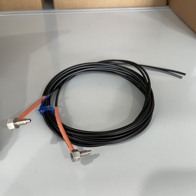 Fiber Optic Sensor Head for Industrial Automation - M4 Thread, Right Angle, 700mm Detection Distance - E32-ZT11N
