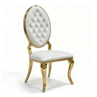 Chaise de mariage élégante à dossier capitonné ovale, structure en métal poli, coussin blanc, chaise de banquet de luxe pour salle de réception