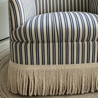 Fauteuil de salon moderne français à rayures et pompons, pour une ambiance conviviale, écologique et durable