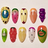 Op maat gemaakte pastelkleurige fruit-thema opzetnagels met 3D reliëfdesign, herbruikbare kunstnagels voor groothandel
