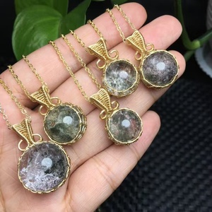 Ciondolo Artigianale con Cristallo Curativo Avvolto in Filo, Ciondoli in Quarzo Naturale Avvolto in Filo per Guarigione Spirituale - Product Image 1