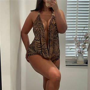 PEEQI MR44587 Nuovo Completo Sexy da <span class=keywords><strong>Donna</strong></span> con Stampa <span class=keywords><strong>Leopardata</strong></span>, Top Senza Schienale con Collo all'Americana e Shorts, Set Due Pezzi - Product Image 3