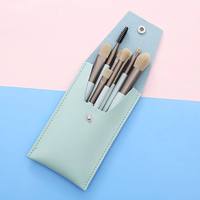 Lot de 8 mini-pinceaux de maquillage de voyage mignons et portables à poils doux pour le visage, les sourcils, le crayon et le correcteur - Prêt à expédier (RTS)