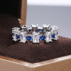 Simpatico anello con pietra quadrata per donna, design con intarsi scintillanti, gioielli alla moda per tutti i giorni - Product Image 3