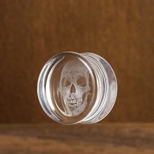 कारखाने प्रत्यक्ष थोक मूल्य रॉक पंक शैली ग्लास लेजर उत्कीर्णन खोपड़ी नई शैली के फैशन बॉडी गहने कान गेज - Product Image 1