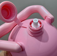 Bouteille de sport OEM personnalisable avec logo, design Kettlebell, 2200 ml/74 oz, avec poignée et couvercle à paille, anti-fuite, sans BPA, en PC, pour Bootcamp