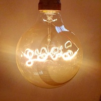 Ampoule vintage 4W G125 E27 teinte ambre en forme de 'Love' 'Home' à filament LED Edison