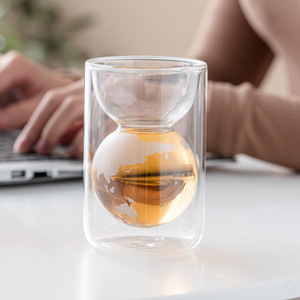 JUXINDA Tasse en <span class=keywords><strong>verre</strong></span> à gravité avec conception de terre flottante Tasse à bière à vin magique créative Idée cadeau cool - Product Image 3