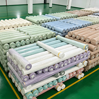 Tissu satiné en gros d'usine 100% polyester doux, lisse, infroissable, anti-bouloches, 100D léger pour la literie et les textiles de maison