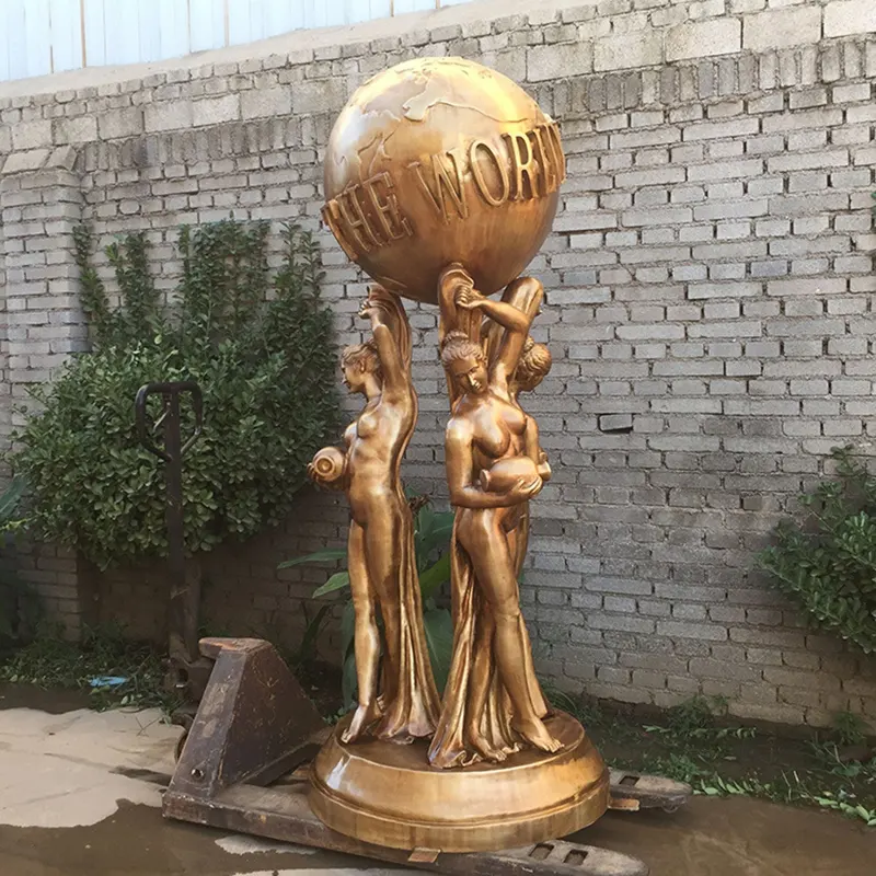 Usine personnalisée jardin parc Bronze grande sculpture le monde est à vous Scarface Globe Statue à vendre