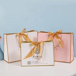 Sacs-cadeaux de mode en papier de luxe, élégants et durables, personnalisés avec logos personnalisés pour le shopping - Product Image 2