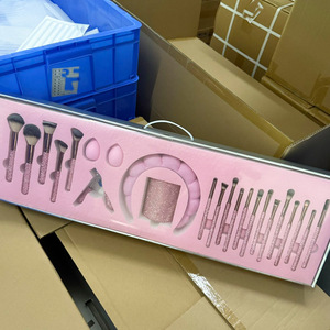 18 Parçalı Profesyonel Elmas Süslemeli Sentetik Saçlı Yüz Makyaj Fırça Seti Plastik Saplı Sünger Saç Bantları Kirpik Klipsleri Hediyeli - Product Image 1