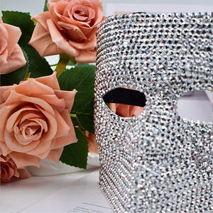 Concert d'Halloween avec des masques haut de gamme cloutés de diamants couvrant tout <span class=keywords><strong>le</strong></span> visage, une élégante fête de style européen - Product Image 3