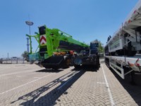 Grue tout-terrain robuste ZRT600E532 60T 45,1 m pour le levage de modules de plateformes offshore et les travaux de maintenance des raffineries