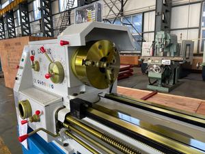 Tour manuel horizontal de bureau robuste CA6150*4000 pour le filetage de tuyaux métalliques – Tour universel conventionnel - Product Image 4