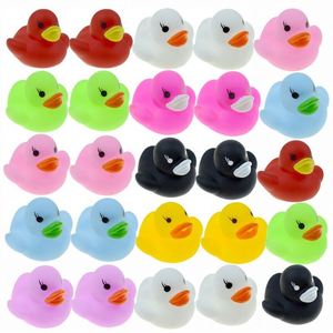Canard en caoutchouc miniature en PVC amusant avec son couinement, jouets de bain en plastique personnalisables pour bébés et enfants - Product Image 3