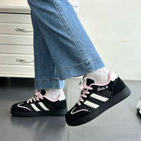 Chaussures de skate décontractées rétro pour femmes, blanches, à lacets, baskets plates confortables, légères, semelle extérieure en caoutchouc, collection automne