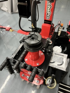 Démonte-pneus entièrement automatique <span class=keywords><strong>sans</strong></span> contact de 28 pouces, conception à bras oscillant, <span class=keywords><strong>machine</strong></span> de montage de pneus pour atelier <span class=keywords><strong>sans</strong></span> levier et <span class=keywords><strong>sans</strong></span> disque - Product Image 3