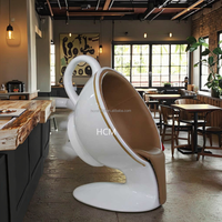 Chaises de café et de restaurant modernes et créatives avec dossiers en forme de coupelle pour une utilisation en intérieur et en extérieur