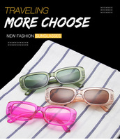 Nouvelle arrivée de petites lunettes de soleil carrées tendance pour femmes Lunettes de soleil colorées en stock