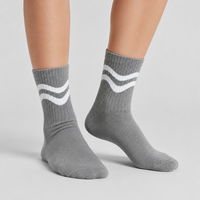Chaussettes de sport athlétiques pour homme en coton côtelé jacquard rayé gris personnalisées avec conception et maquette GRATUITES