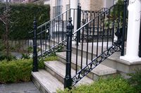 Garde-corps d'escalier en colimaçon intérieur extérieur en fer forgé à la main de style européen personnalisé Clôture de grenier avec balcon pour escaliers