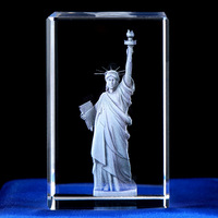 Sculpture en cristal de la Statue de la Liberté de haute qualité, respectueuse de l'environnement, avec logo personnalisé gravé au laser, design en cube 3D