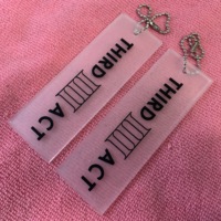 Étiquette suspendue transparente pour vêtements avec logo 3D en relief non toxique, étiquette en silicone transparente personnalisée pour vêtements