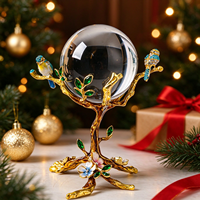 Sphère en cristal transparent avec support en métal doré en forme d'oiseau, idéale pour la décoration de table de Noël et du Nouvel An