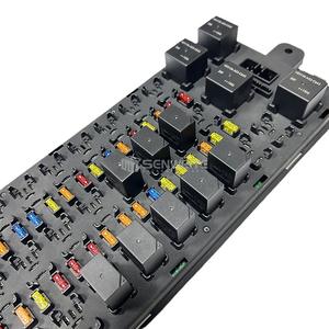 Boîtier de fusibles Senwitt YN24E00016F2 pour excavatrice SK200 8 210 330 350 - Pièces détachées - Product Image 5