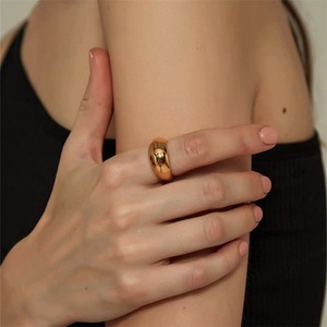 Anillos de Diseño Popular con Baño de Oro PVD, Joyería de Acero Inoxidable, Anillo Grande y Grueso para Mujer - Product Image 3