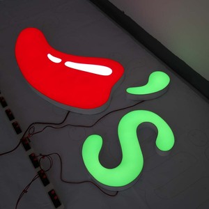 Letrero Luminoso Frontal de Acrílico Verde Vibrante para Comercios Modernos, Bares y Fachadas Comerciales Contemporáneas - Product Image 5