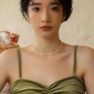 Collier à petites perles de style rétro français avec perles d'eau douce naturelles, collier de clavicule au tempérament léger et luxueux pour femmes - Product Image 2