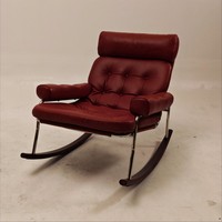 Fauteuil de loisirs Arch en cuir PU ciré avec structure en acier inoxydable et pieds en bois courbé