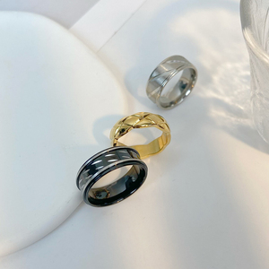 Nhẫn Đen Mới Cho Nam Họa Tiết Nổ Bằng Thép Không Gỉ Nhẫn Họa Tiết Kim Cương Nhẫn Đôi Bằng Thép Titan - Product Image 1