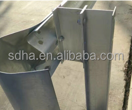 Barreras de tráfico de barandilla W Beam duraderas para <span class=keywords><strong>seguridad</strong></span> <span class=keywords><strong>vial</strong></span> en áreas de alto tráfico - Product Image 3