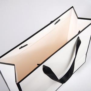 Sacs en papier de luxe ornés d'un ruban rose pour vêtements, chaussures, présentation en magasin de bijoux, emballage cadeau, personnalisable en usine - Product Image 5