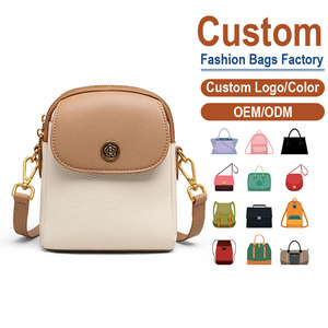 Sac bandoulière personnalisé en cuir pleine fleur bicolore ivoire et marron clair avec fermoir métallique floral – Un essentiel moderne pour votre garde-robe - Product Image 1