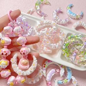 Cuentas Acrílicas de Moda con Forma de Luna Pintadas a Mano, Tridimensionales, para Manualidades, Accesorios de Joyería, Medias Lunas de Colores con Animales, 46x35mm - Product Image 1