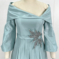 Robe de soirée longue bleu ciel clair, épaules dénudées, manches évasées 3/4, ornements en feuilles de cristal, en satin, pour invitées de mariage